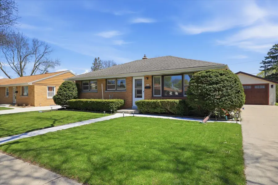 2514 S 89th St, West Allis, WI 53227 - #3