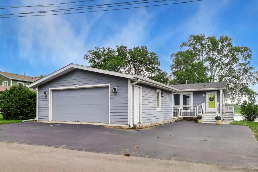 616 Inlet Shore Dr, Delavan, WI 53115 - #2