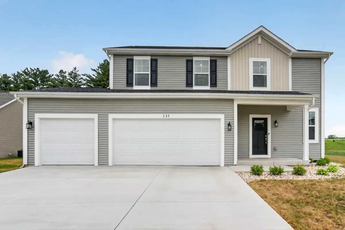 535 Arbor Ridge Dr, Delavan, WI 53115 - #1