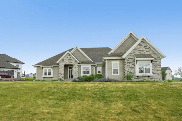 N66W15859 Winnebago Trl, Menomonee Falls, WI 53051