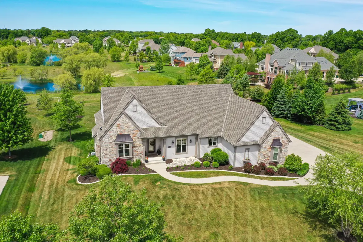 11511 N Oakview Ct, Mequon, WI 53092 - #1