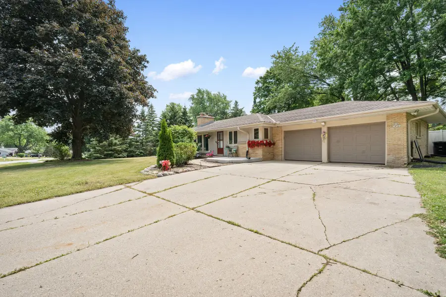 N76W14321 Lari Lou Dr, Menomonee Falls, WI 53051 - #3