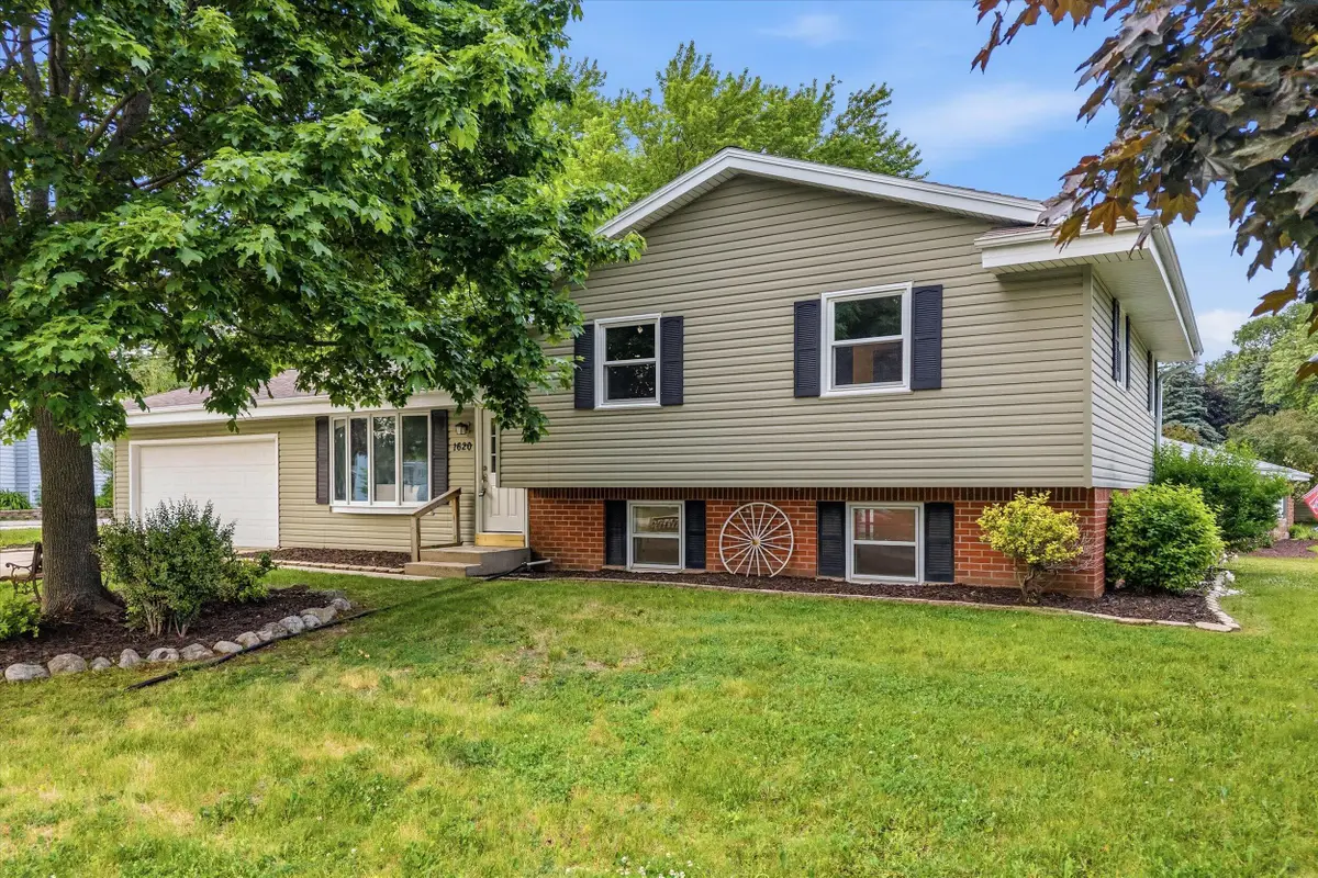 1620 1st Ave, Grafton, WI 53024 - #1