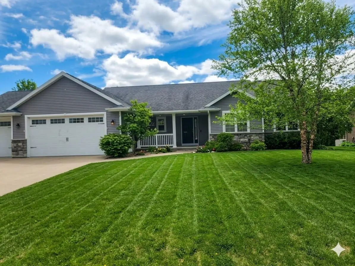 802 Sundial Ln, Neenah, WI 54956 - #1