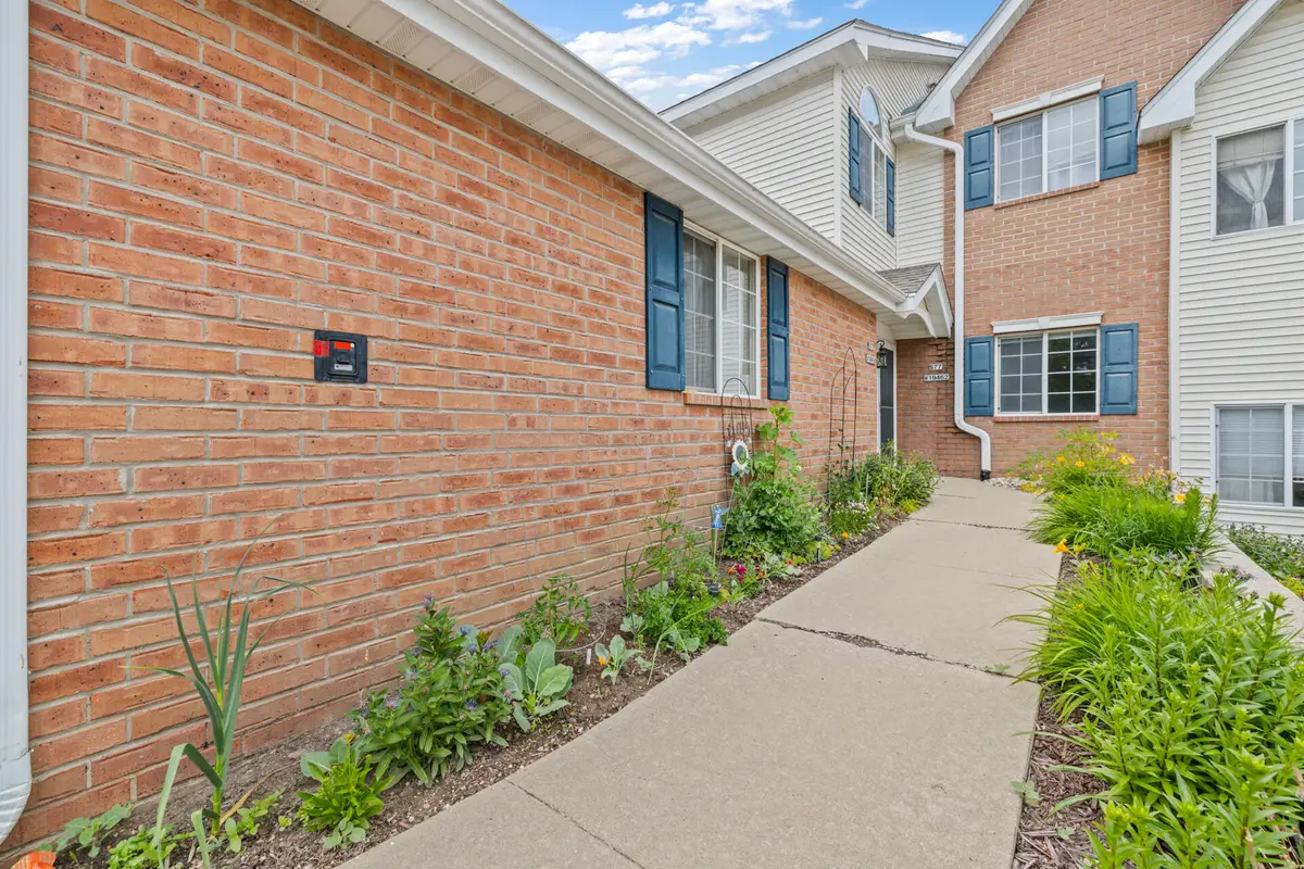S77W19462 Lakewood Dr, Muskego, WI 53150 - #1