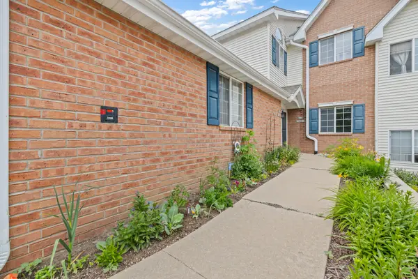 S77W19462 Lakewood Dr, Muskego, WI 53150