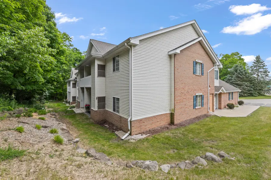 S77W19462 Lakewood Dr, Muskego, WI 53150 - #3