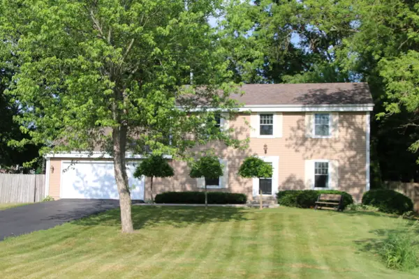 1400 S Ridgeway Rd, New Berlin, WI 53146