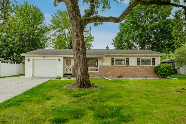 2715 Hilltop Ct, East Troy, WI 53120