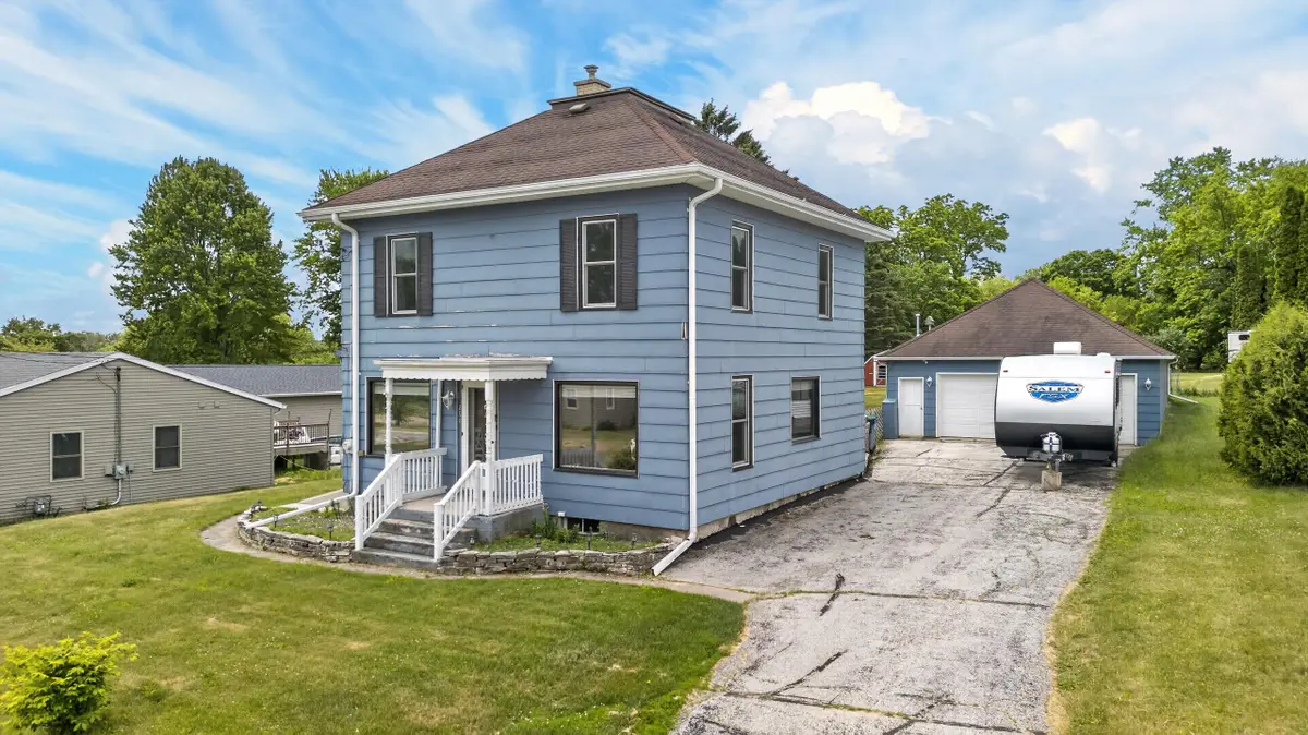 206 Lake St, Cascade, WI 53011 - #1