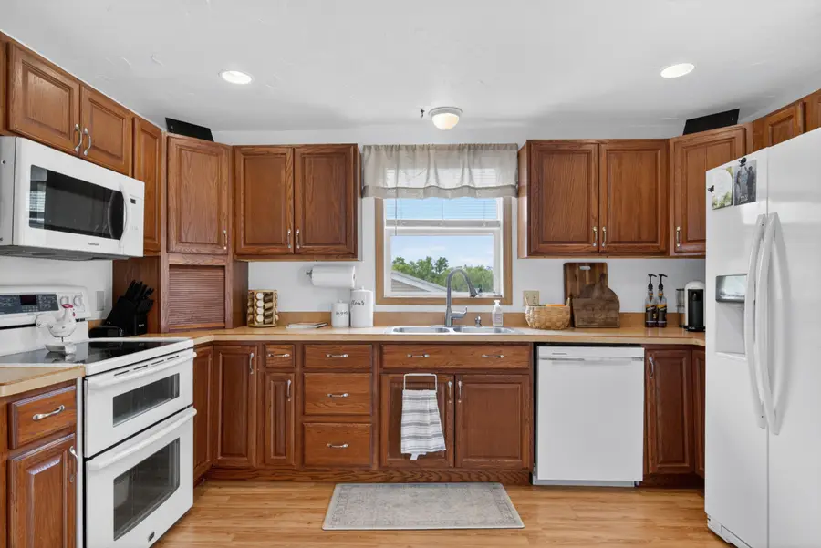 206 Lake St, Cascade, WI 53011 - #2