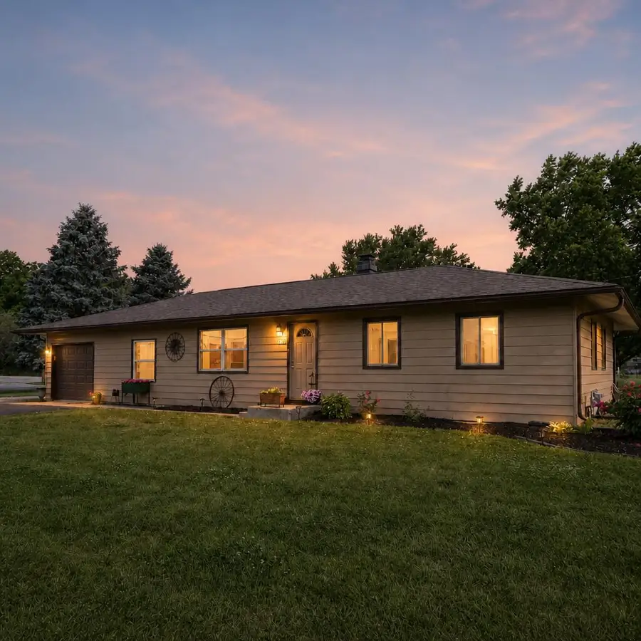 7142 Highway 36, Springfield, WI 53147 - #2