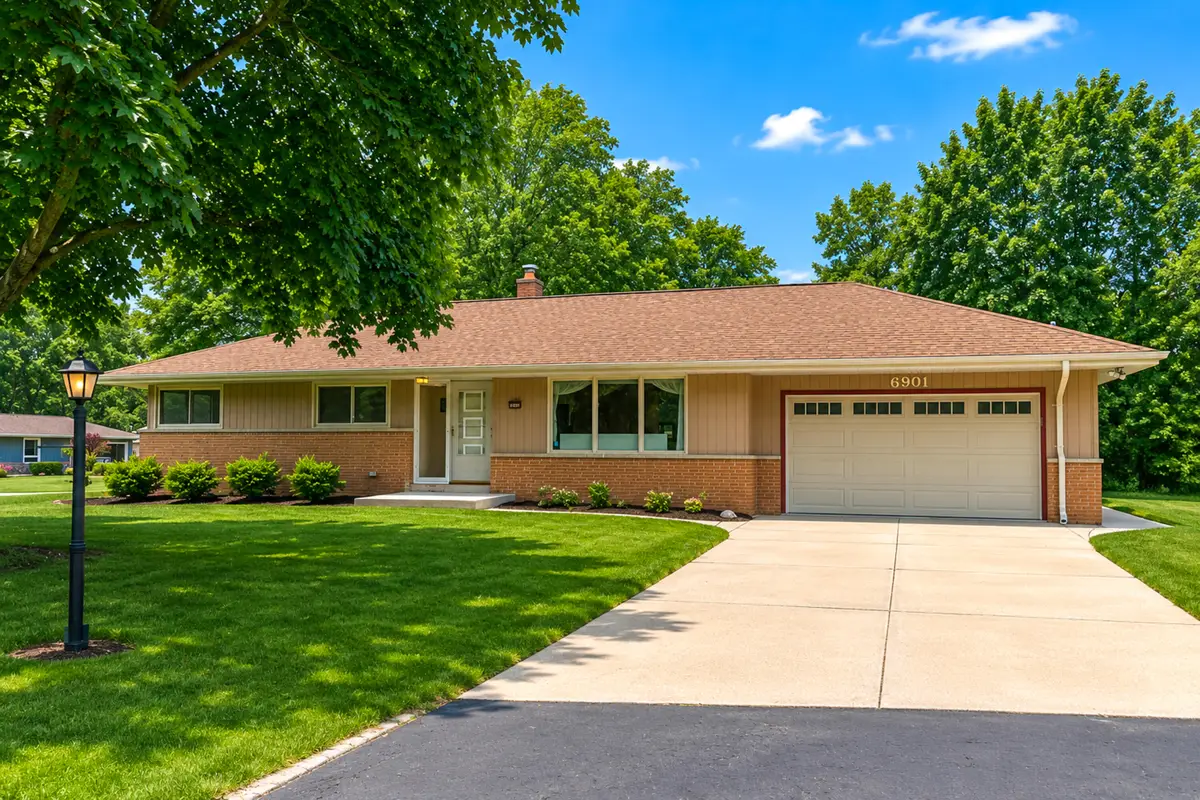 6901 N Crestwood Dr, Glendale, WI 53209 - #1