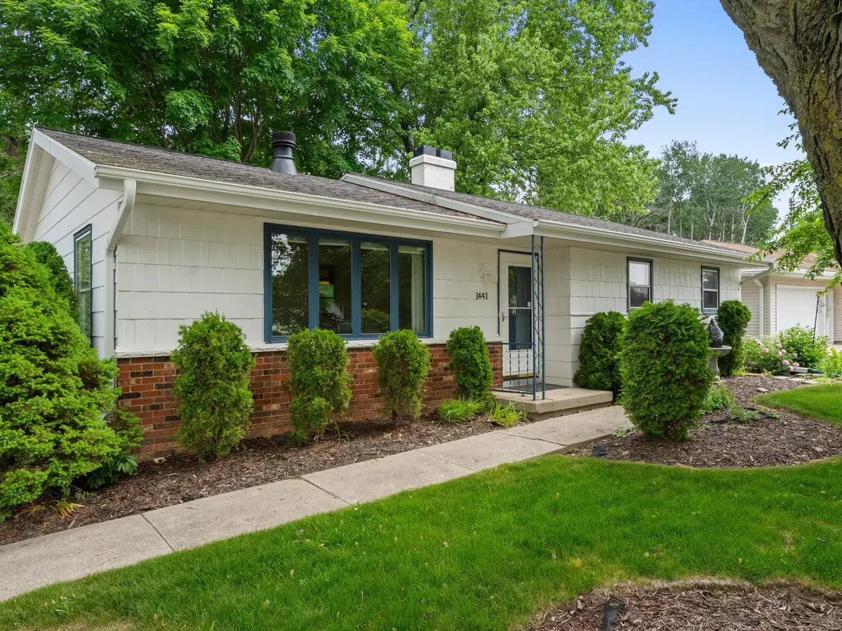 1441 Lee Cir, Manitowoc, WI 54220 - #1
