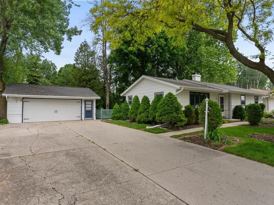 1441 Lee Cir, Manitowoc, WI 54220 - #3