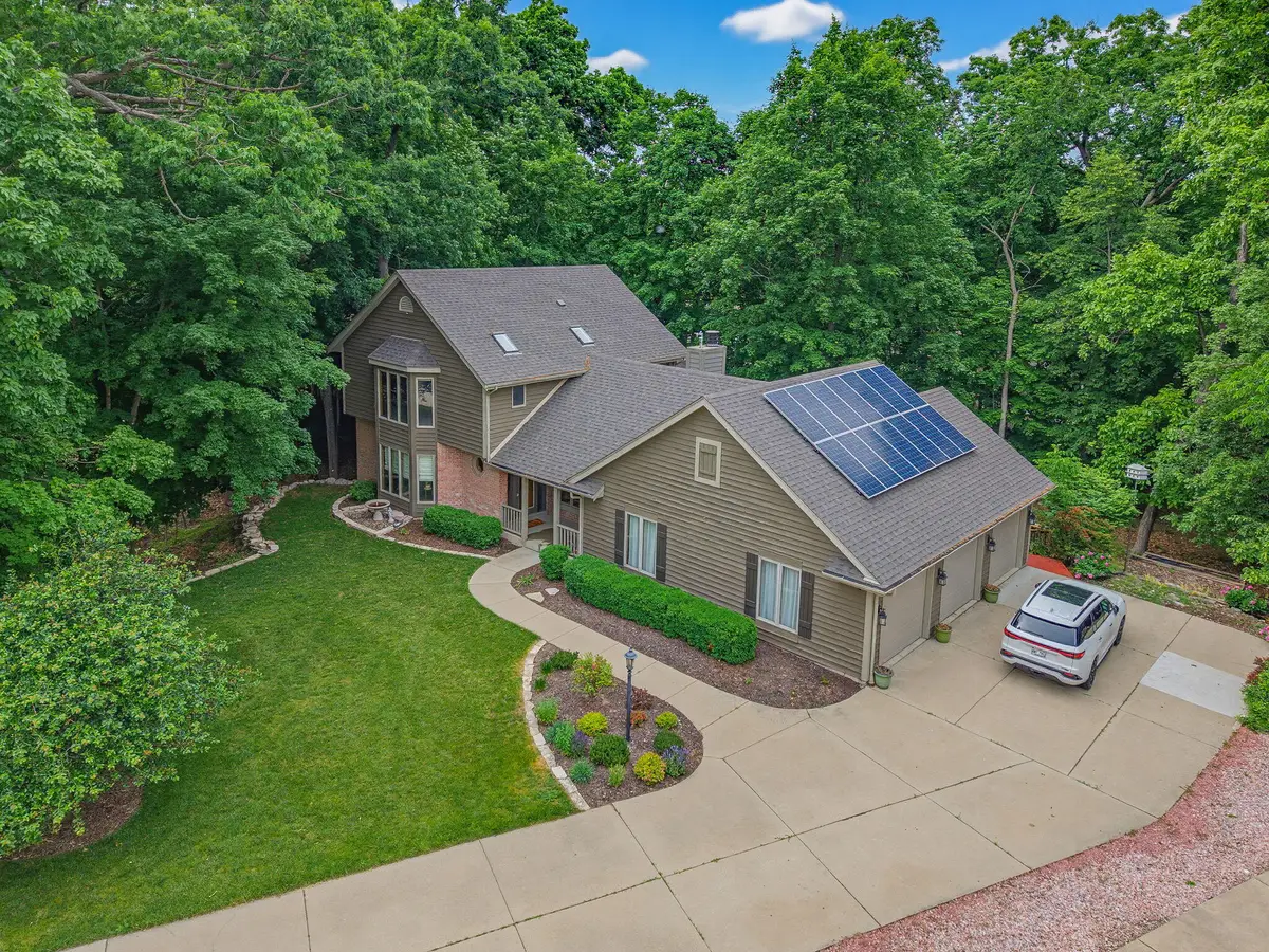 3532 S 121st Ct, Greenfield, WI 53228 - #1