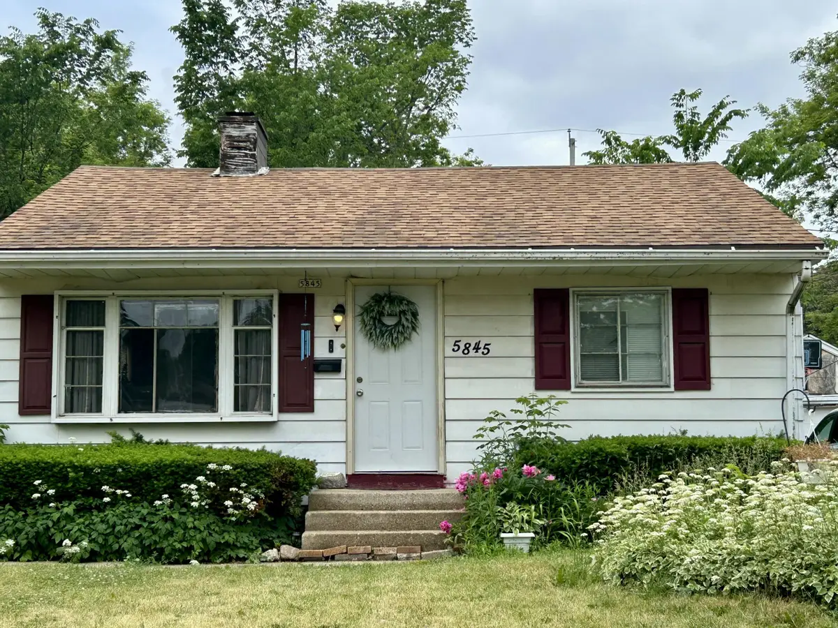 5845 N 35th St, Milwaukee, WI 53209 - #1