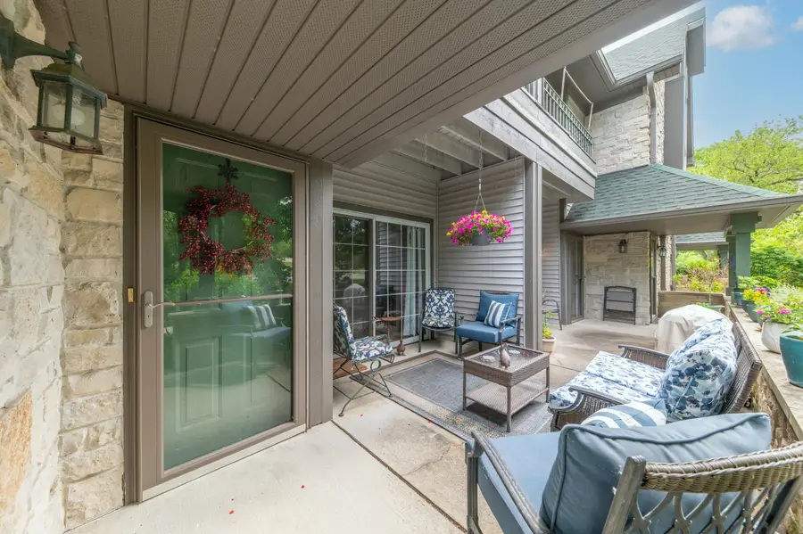 9258 W Kelly Pl, Greendale, WI 53130 - #2