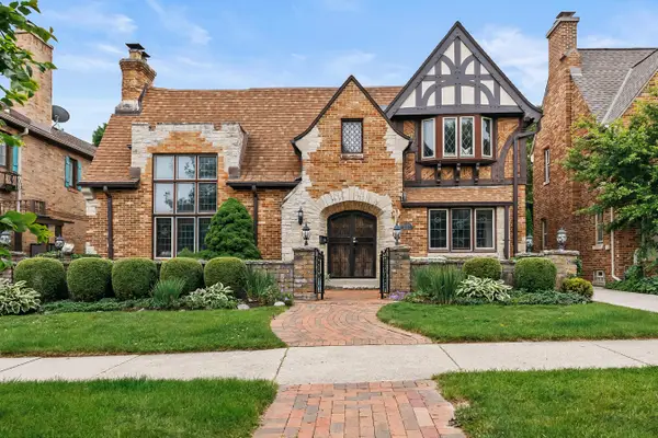 5079 N Lake Dr, Whitefish Bay, WI 53217