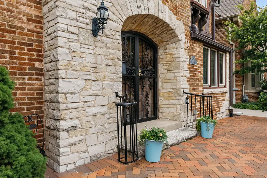 5079 N Lake Dr, Whitefish Bay, WI 53217 - #3