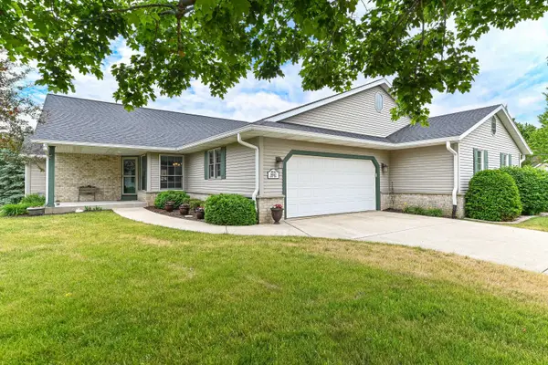 W154N6542 Marvel Dr, Menomonee Falls, WI 53051