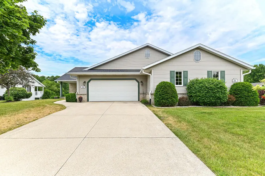 W154N6542 Marvel Dr, Menomonee Falls, WI 53051 - #2