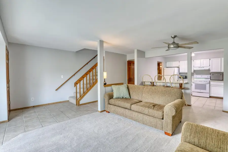 1360 Meadowcreek Dr, Pewaukee, WI 53072 - #3