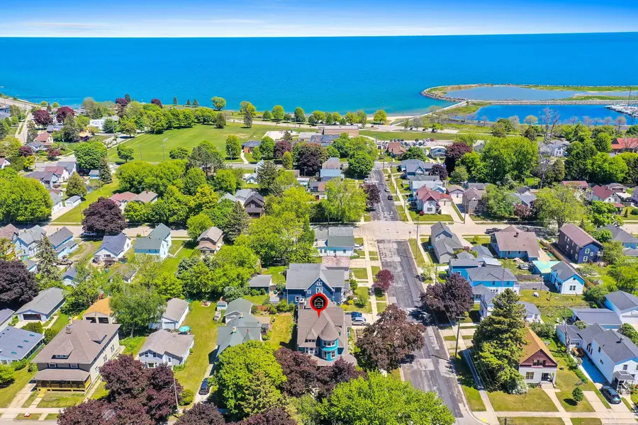 703 N 6th St, Manitowoc, WI 54220 - #3
