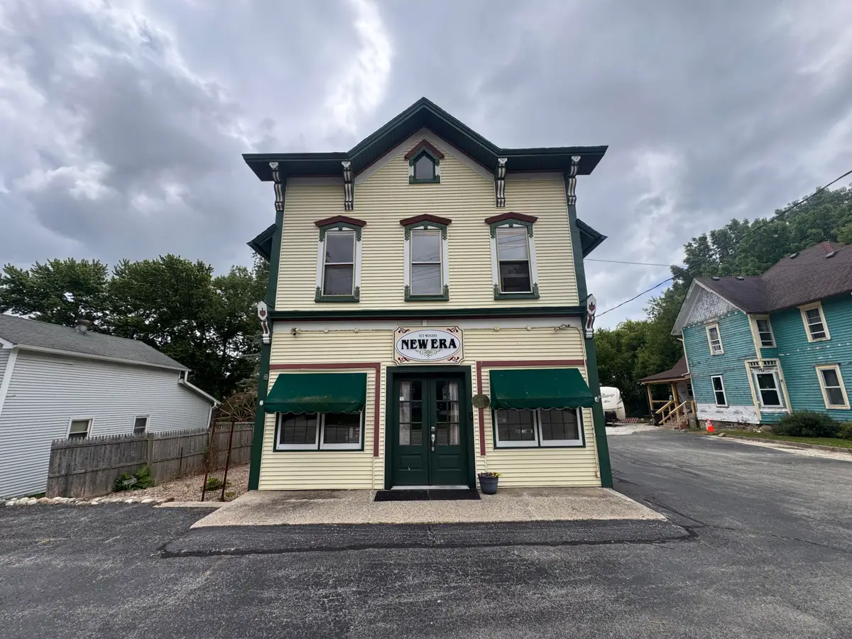 S77W25235 National Ave, Vernon, WI 53189 - #1