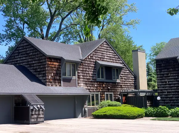 104 Woodfield Ct, Wind Point, WI 53402