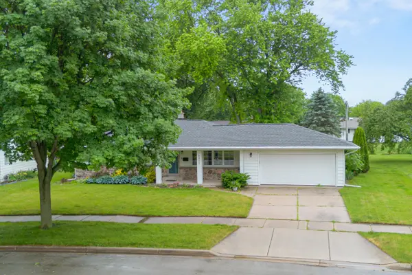 N88W6311 Willowbrooke Dr, Cedarburg, WI 53012