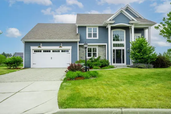3122 Mendota Ct, Summit, WI 53066