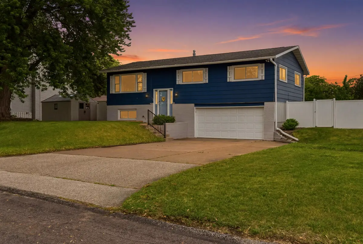 504 Flint St, Onalaska, WI 54650 - #1
