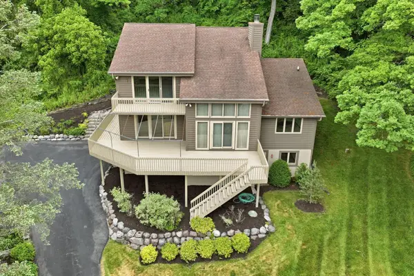 790 Garrison Ct, Delafield, WI 53018