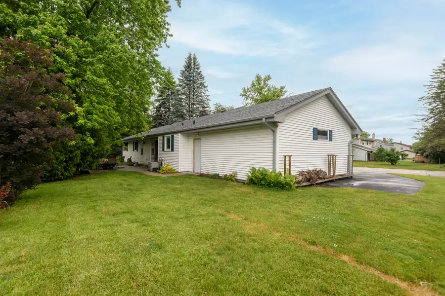 N110W15845 Catskill Ln, Germantown, WI 53022 - #2
