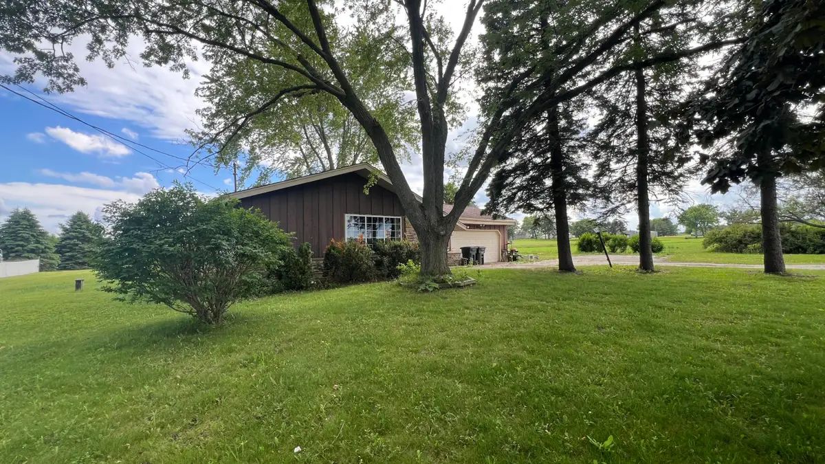 20525 93rd St, Bristol, WI 53104 - #1