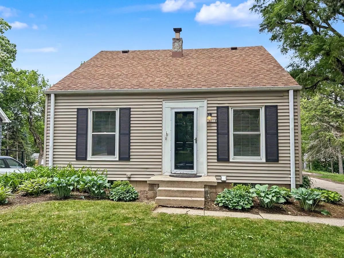 10918 W Wells St, Wauwatosa, WI 53226 - #1