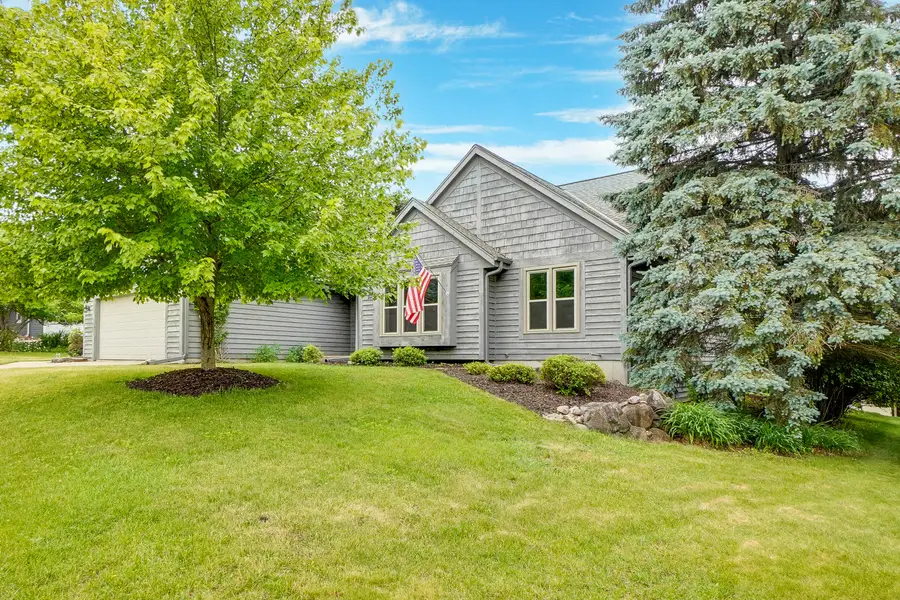 940 Bartlett Dr, Oconomowoc, WI 53066 - #2