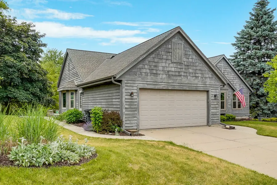 940 Bartlett Dr, Oconomowoc, WI 53066 - #3