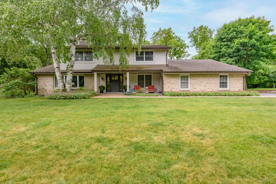 1405 Victoria Cir N, Elm Grove, WI 53122 - #2