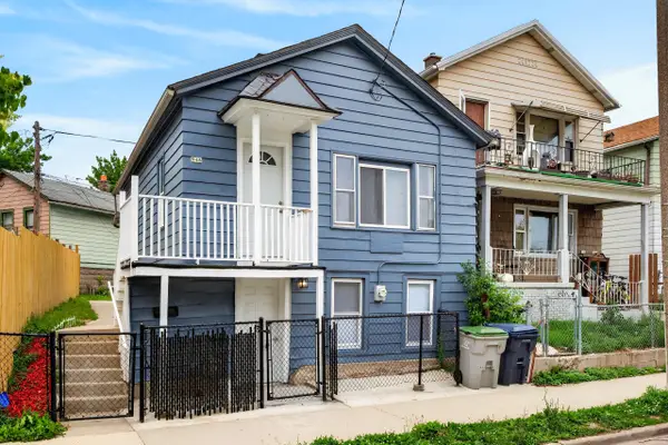 946 W Windlake Ave, Milwaukee, WI 53204