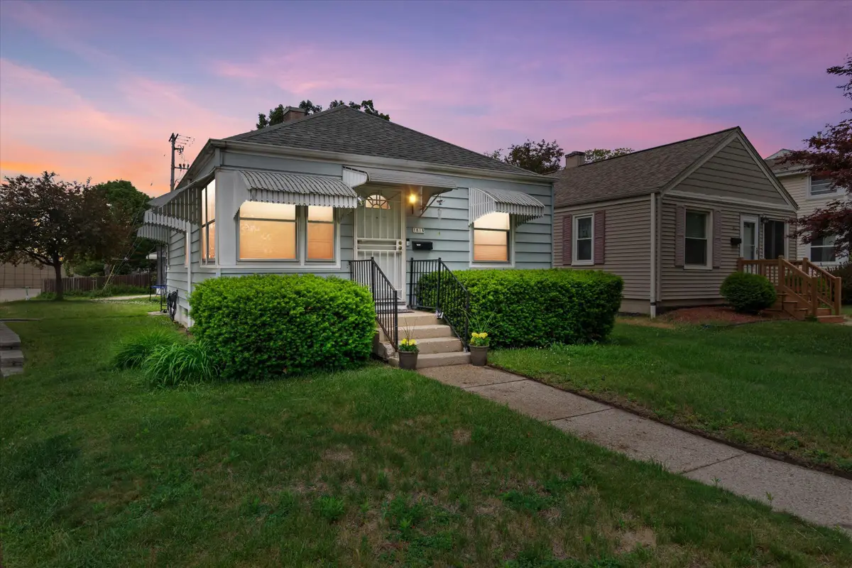 1818 E Fernwood Ave, Milwaukee, WI 53207 - #1