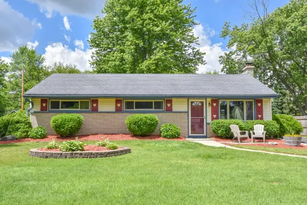 W200N9459 Woodside Ln, Menomonee Falls, WI 53051