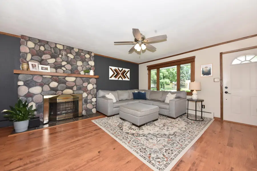 W200N9459 Woodside Ln, Menomonee Falls, WI 53051 - #3