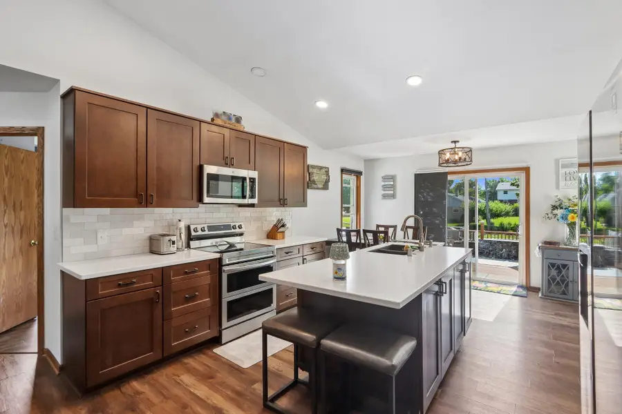 7710 S Chapel Hill Dr, Franklin, WI 53132 - #3
