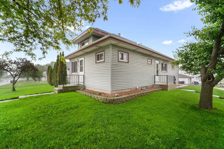627 Blake Ave, South Milwaukee, WI 53172 - #2