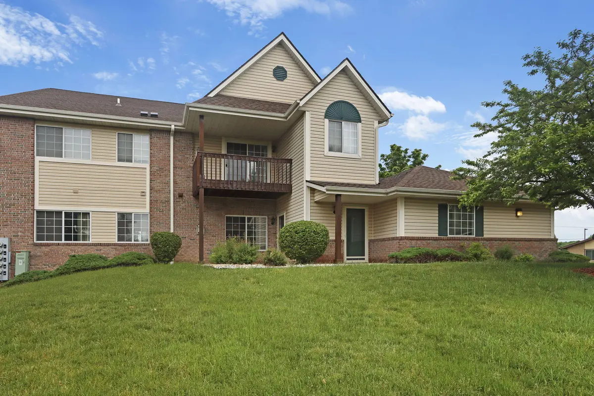 6915 Dale Dr, Caledonia, WI 53402 - #1