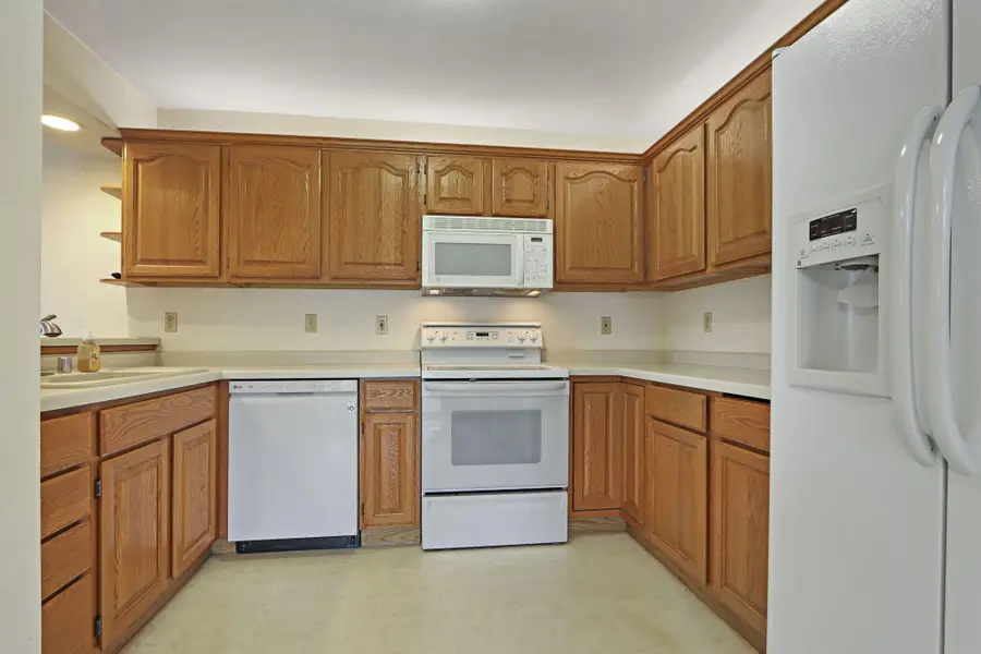 6915 Dale Dr, Caledonia, WI 53402 - #3