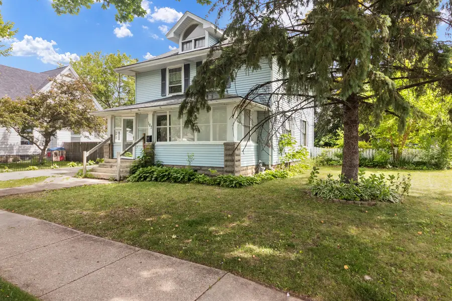 107 N Harrison St, Delavan, WI 53115 - #2