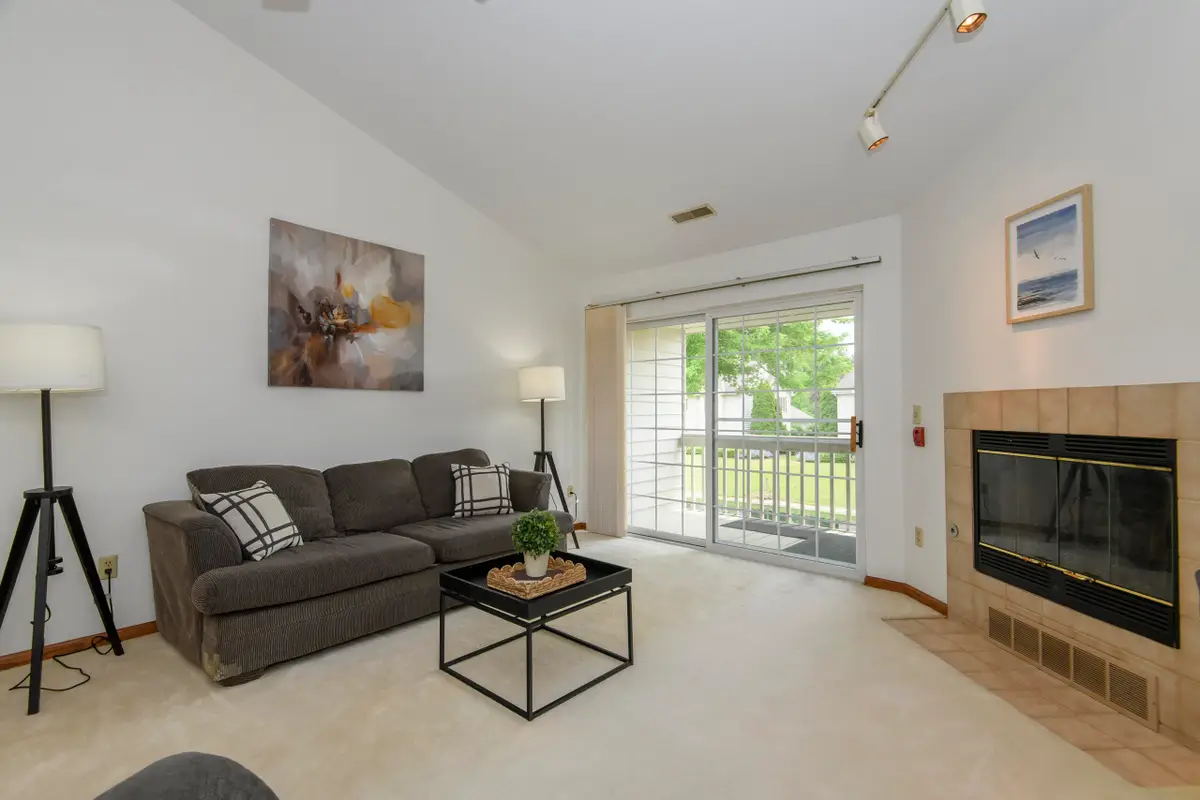 176 Westfield Way, Pewaukee, WI 53072 - #1